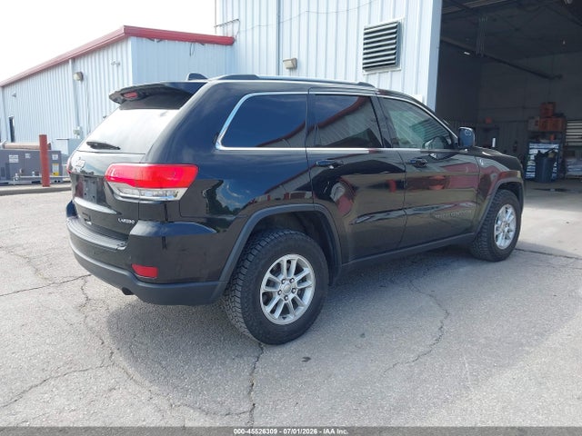 1C4RJFAG3JC161879 Jeep Grand Cherokee Laredo E 4x4