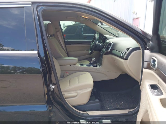 1C4RJFAG3JC161879 Jeep Grand Cherokee Laredo E 4x4