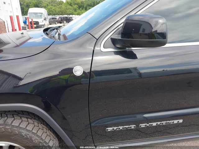 1C4RJFAG3JC161879 Jeep Grand Cherokee Laredo E 4x4