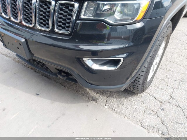1C4RJFAG3JC161879 Jeep Grand Cherokee Laredo E 4x4