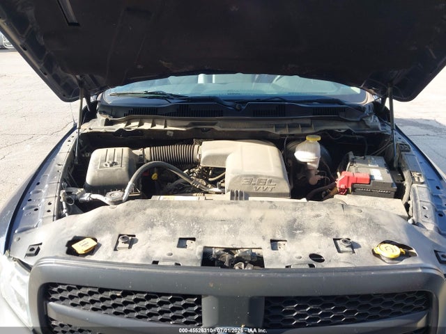 3C6JR7DG7KG503332 RAM 1500 Classic Tradesman 4x4 8&#039; Box