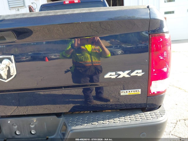 3C6JR7DG7KG503332 RAM 1500 Classic Tradesman 4x4 8&#039; Box