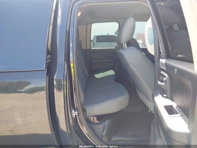 1C6RR7FG1KS679009 RAM 1500 Classic Tradesman 4x4 6&#039;4 Box