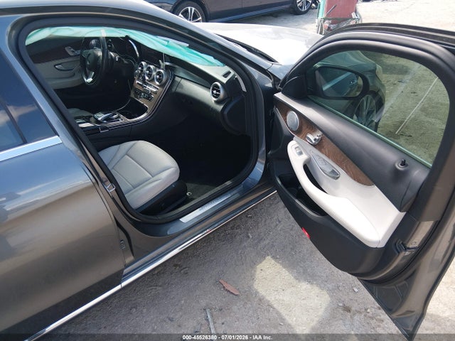 45526380 :رقم المزاد ، 55SWF4KB3JU244144 vin ، 2018 Mercedes-benz C 300 4matic مزاد بيع