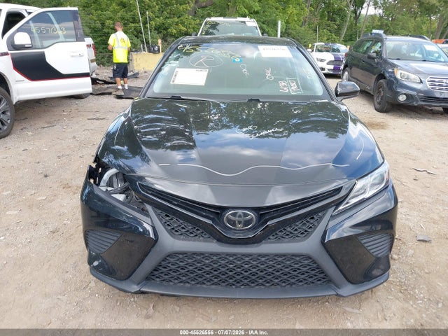 45526556 :رقم المزاد ، 4T1B11HK7JU033360 vin ، 2018 Toyota Camry Se مزاد بيع
