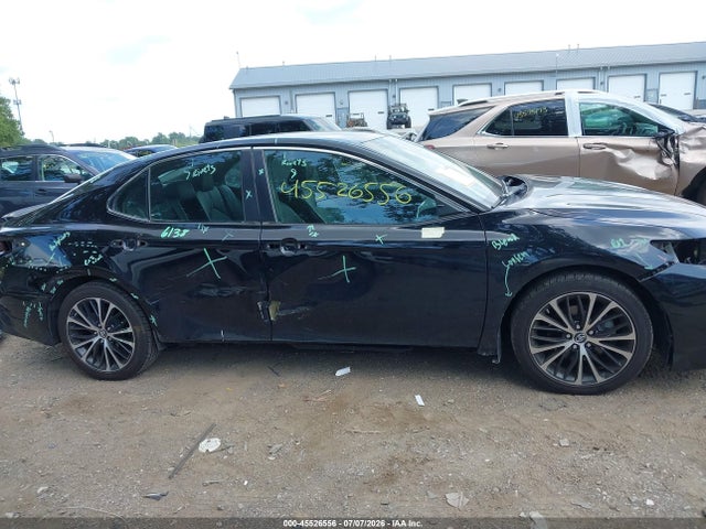 45526556 :رقم المزاد ، 4T1B11HK7JU033360 vin ، 2018 Toyota Camry Se مزاد بيع