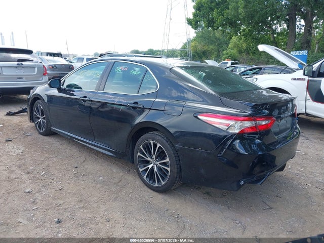 45526556 :رقم المزاد ، 4T1B11HK7JU033360 vin ، 2018 Toyota Camry Se مزاد بيع