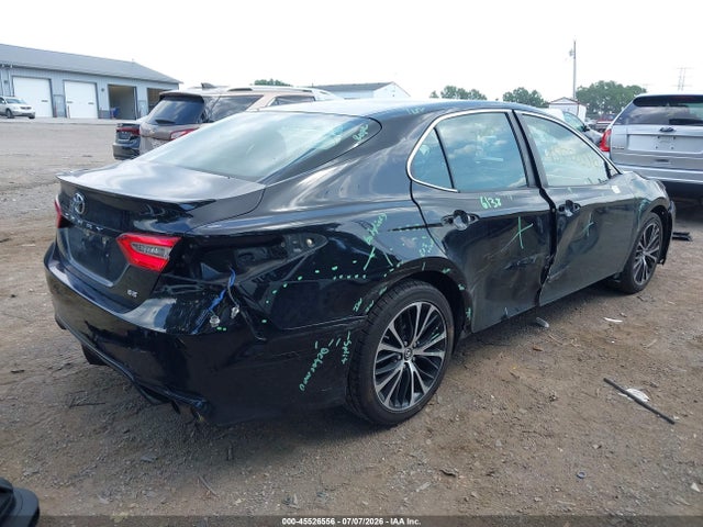 45526556 :رقم المزاد ، 4T1B11HK7JU033360 vin ، 2018 Toyota Camry Se مزاد بيع