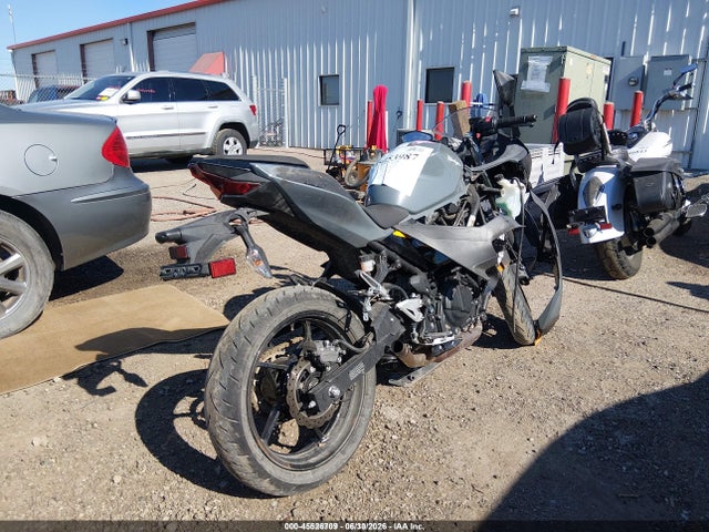 Kawasaki EX400 2018 JKAEXKG12JDA07339 Image 4