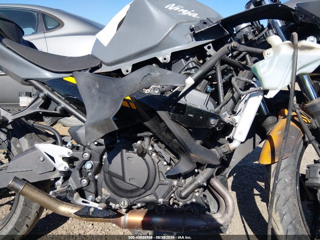 Kawasaki EX400 2018 JKAEXKG12JDA07339 Image 8