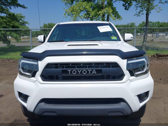 2015 Toyota Tacoma Base V6 მანქანა იყიდება აუქციონზე, vin: 5TFLU4EN4FX132627, აუქციონის ნომერი: 45526746