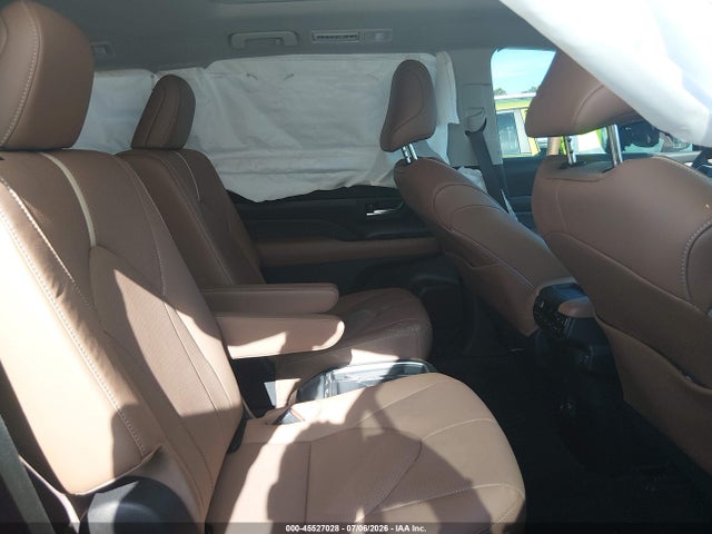 Toyota Grand Highlander Platinum 2025 5TDAAAB55SS095428 Image 8