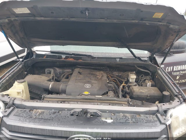 5TFUW5F13EX389499 Toyota Tundra Sr5 5.7l V8