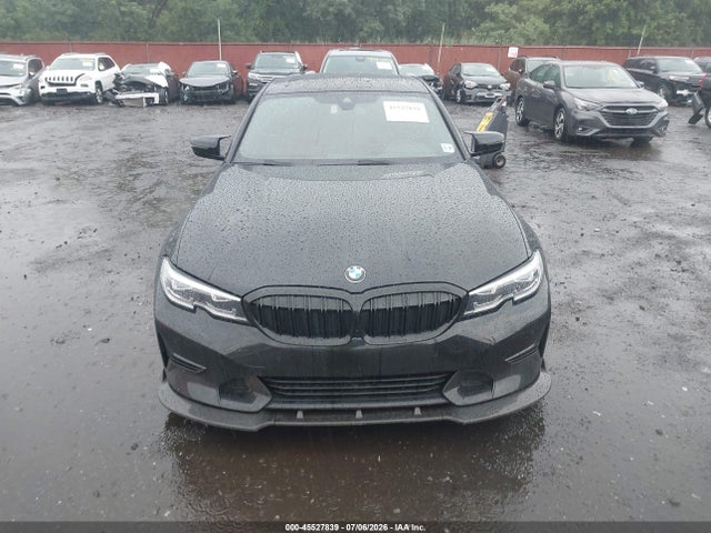45527839 :رقم المزاد ، 3MW5R7J05N8C67020 vin ، 2022 Bmw 330i Xdrive مزاد بيع