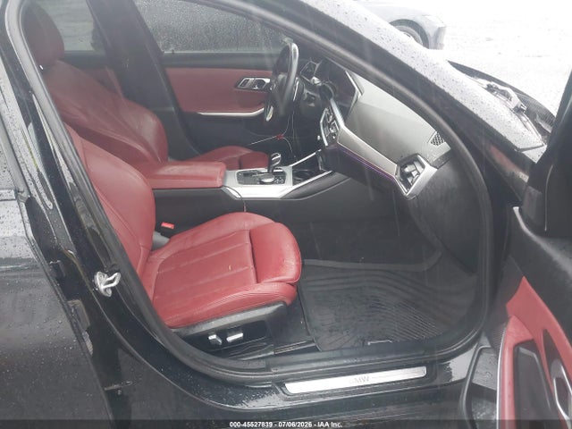 45527839 :رقم المزاد ، 3MW5R7J05N8C67020 vin ، 2022 Bmw 330i Xdrive مزاد بيع
