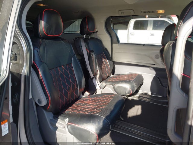 Toyota SIENNA LE 2021 5TDKRKEC3MS046356 Image 3