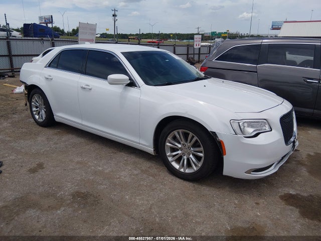 2017 Chrysler 300 Limited მანქანა იყიდება აუქციონზე, vin: 2C3CCAAG5HH521703, აუქციონის ნომერი: 45527957