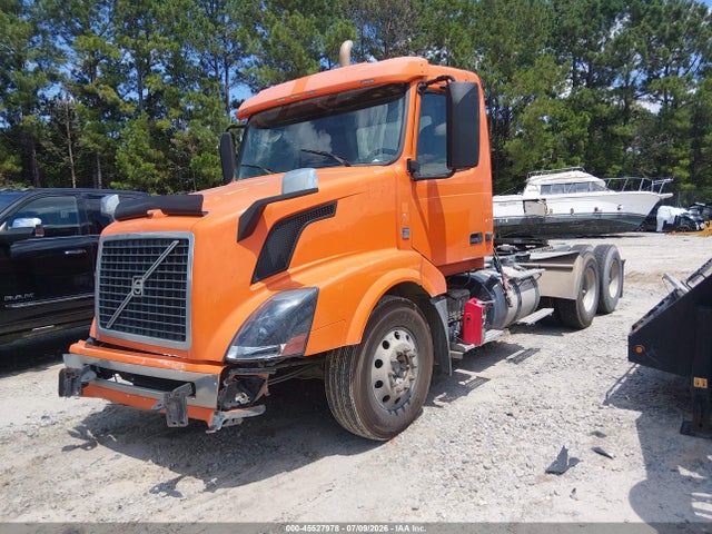 Volvo VN VNL 2015 4V4NC9EH9FN158272 Image 2