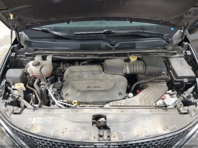 2C4RC1CG6NR132433 Chrysler Voyager Lx