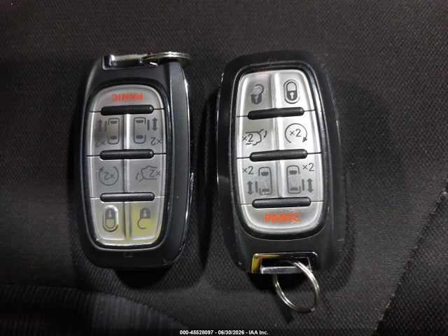 2C4RC1CG6NR132433 Chrysler Voyager Lx