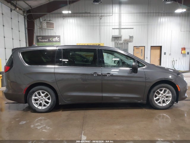 2C4RC1CG6NR132433 Chrysler Voyager Lx