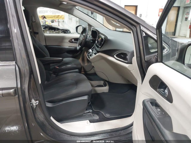 2C4RC1CG6NR132433 Chrysler Voyager Lx
