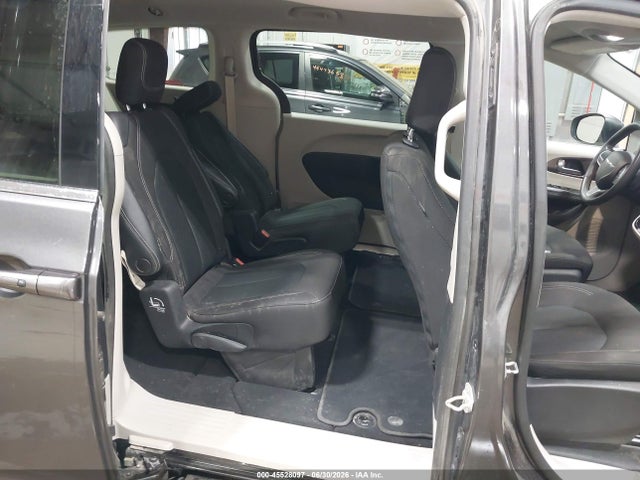 2C4RC1CG6NR132433 Chrysler Voyager Lx