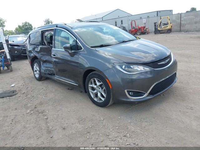 45528291 :رقم المزاد ، 2C4RC1EG1KR597937 vin ، 2019 Chrysler Pacifica Touring L Plus مزاد بيع