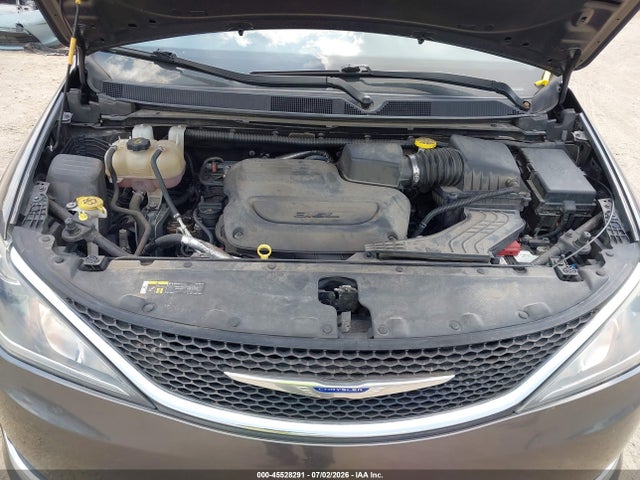 45528291 :رقم المزاد ، 2C4RC1EG1KR597937 vin ، 2019 Chrysler Pacifica Touring L Plus مزاد بيع