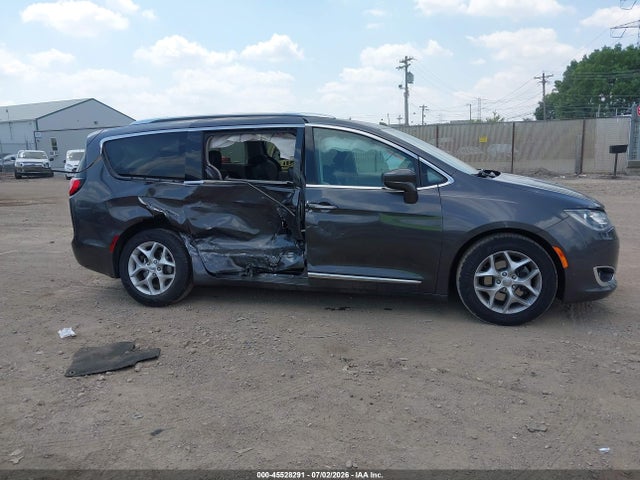45528291 :رقم المزاد ، 2C4RC1EG1KR597937 vin ، 2019 Chrysler Pacifica Touring L Plus مزاد بيع