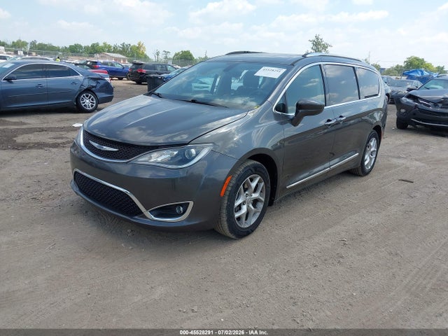 45528291 :رقم المزاد ، 2C4RC1EG1KR597937 vin ، 2019 Chrysler Pacifica Touring L Plus مزاد بيع