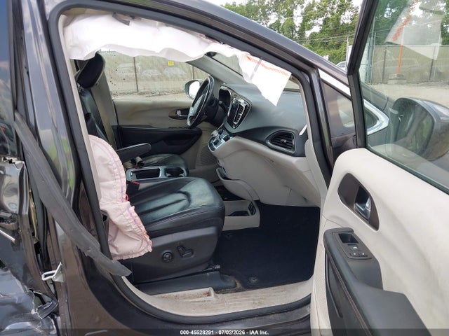 45528291 :رقم المزاد ، 2C4RC1EG1KR597937 vin ، 2019 Chrysler Pacifica Touring L Plus مزاد بيع