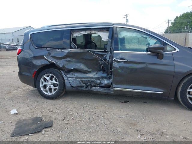 45528291 :رقم المزاد ، 2C4RC1EG1KR597937 vin ، 2019 Chrysler Pacifica Touring L Plus مزاد بيع