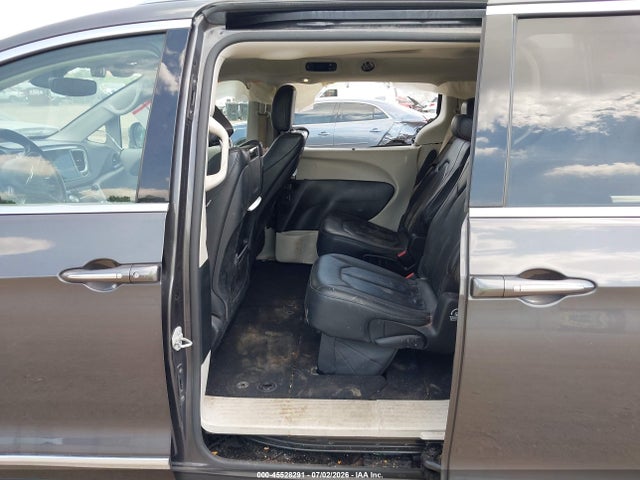 45528291 :رقم المزاد ، 2C4RC1EG1KR597937 vin ، 2019 Chrysler Pacifica Touring L Plus مزاد بيع