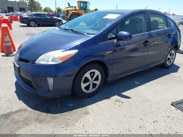 Toyota Prius Two 2014 JTDKN3DU8E0384450 Image 2