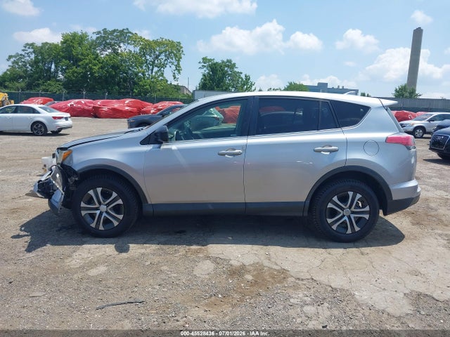 JTMBFREV0JJ195786 Toyota RAV4 LE