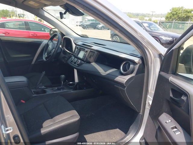 JTMBFREV0JJ195786 Toyota RAV4 LE