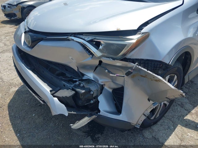 JTMBFREV0JJ195786 Toyota RAV4 LE
