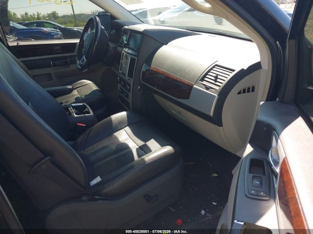 45528501 :رقم المزاد ، 2A4RR8D19AR442243 vin ، 2010 Chrysler Town & Country Touring Plus مزاد بيع
