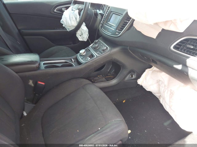 2015 Chrysler 200 Limited მანქანა იყიდება აუქციონზე, vin: 1C3CCCAB0FN689818, აუქციონის ნომერი: 45528552