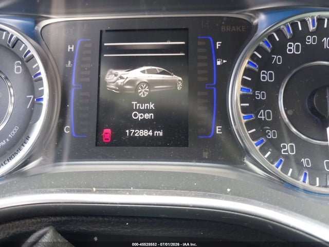 2015 Chrysler 200 Limited მანქანა იყიდება აუქციონზე, vin: 1C3CCCAB0FN689818, აუქციონის ნომერი: 45528552