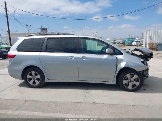 5TDKZ3DCXKS974430 Toyota Sienna Le 8 Passenger