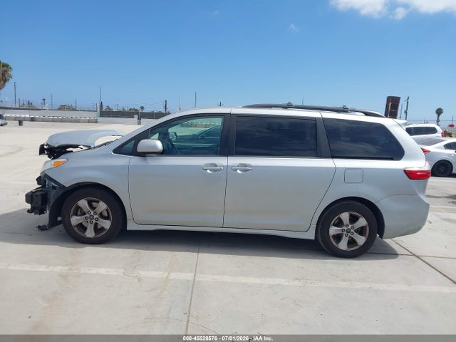 5TDKZ3DCXKS974430 Toyota Sienna Le 8 Passenger