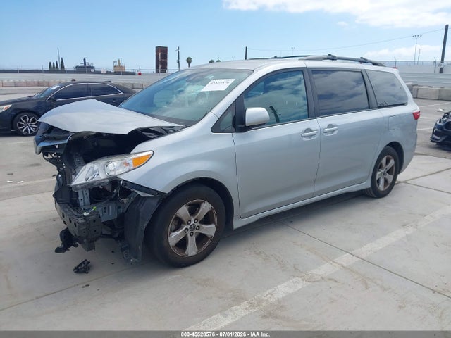 5TDKZ3DCXKS974430 Toyota Sienna Le 8 Passenger