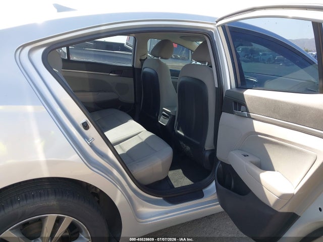 5NPD84LF7JH257498 Hyundai ELANTRA SEL