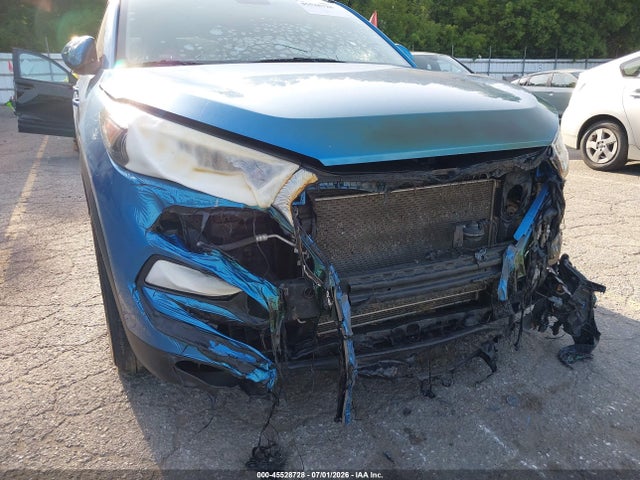 KM8J3CA47HU550701 Hyundai TUCSON SE