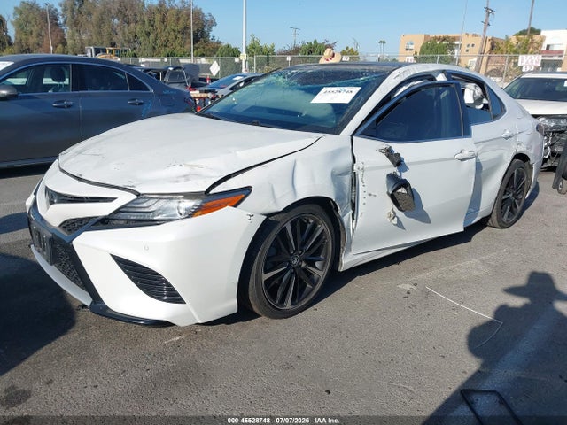 Toyota CAMRY XSE 2018 4T1B61HK8JU044238 Image 2