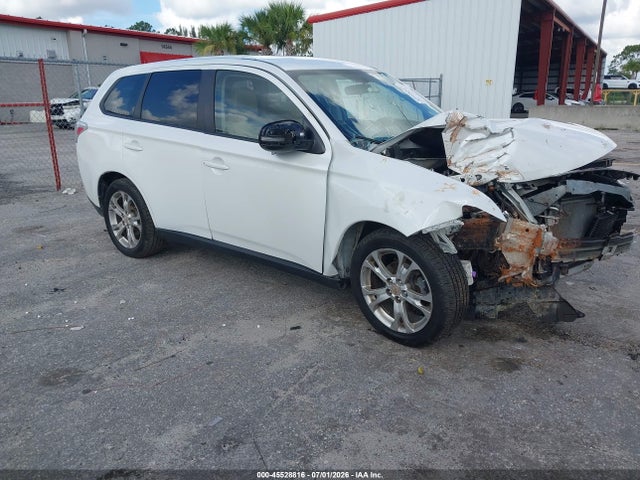 Продажа на аукционе авто 2014 Mitsubishi Outlander Se, vin: JA4AD3A33EZ013213, номер лота: 45528816