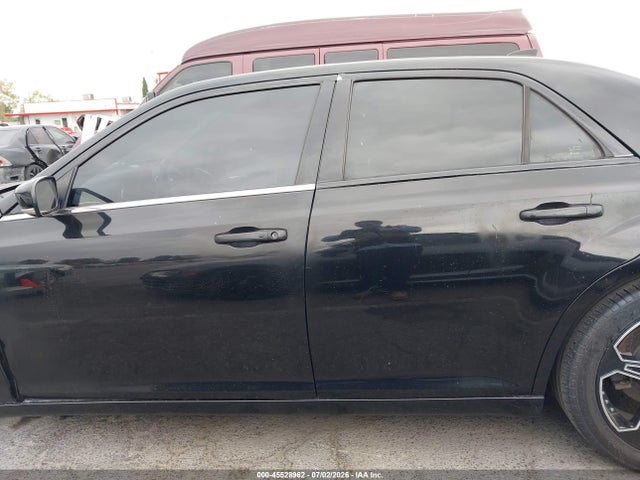 Продажа на аукционе авто 2016 Chrysler 300 Anniversary Edition, vin: 2C3CCAAG0GH142073, номер лота: 45528962
