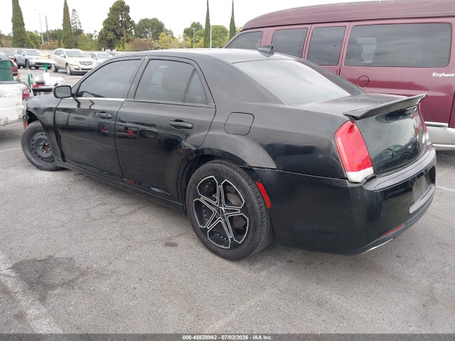 Продажа на аукционе авто 2016 Chrysler 300 Anniversary Edition, vin: 2C3CCAAG0GH142073, номер лота: 45528962